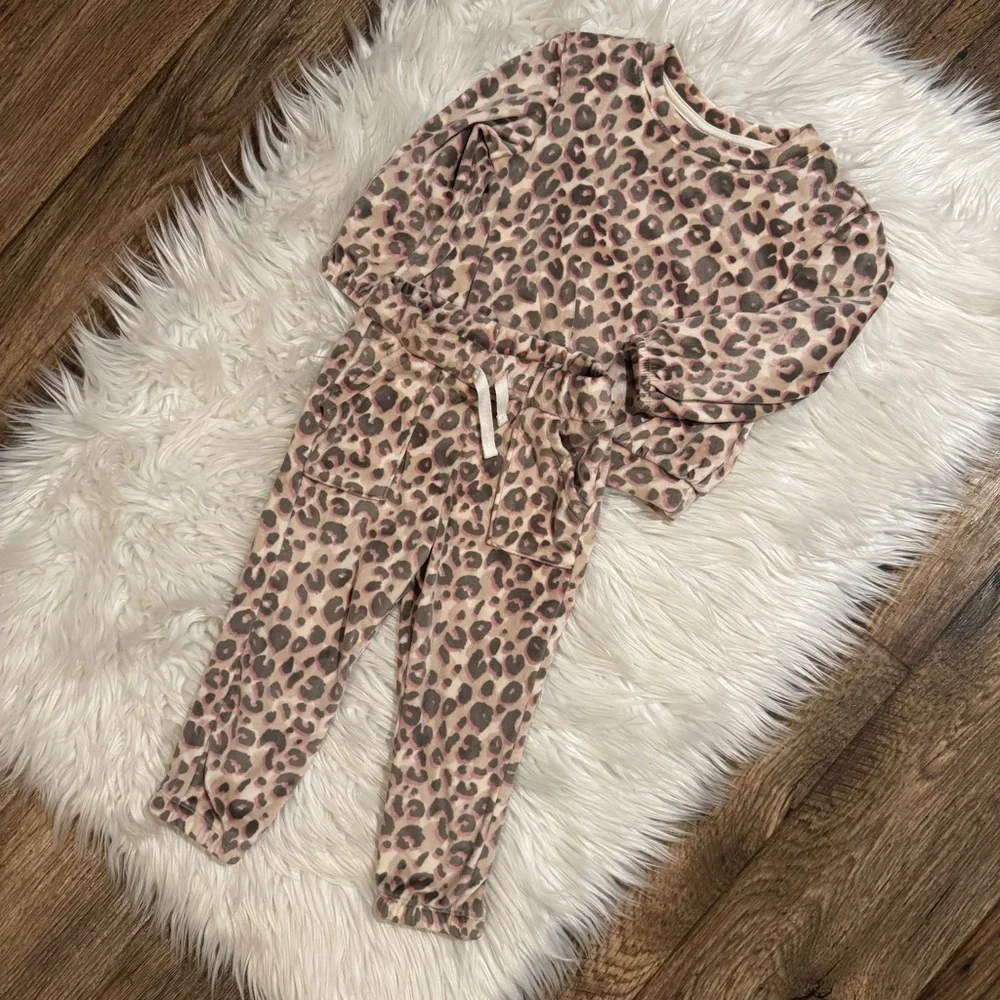 Cat‎ & Jack Girls 2T Leopard Velour Jogger Outfit Set